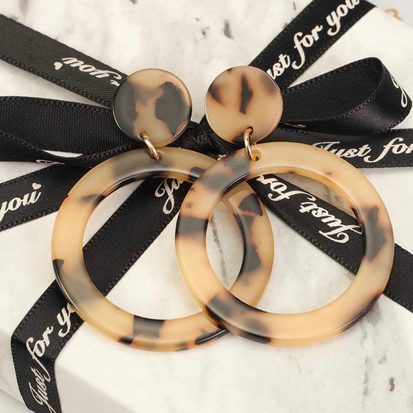 Tortoise Shell Acrylic Hoop Earrings - Picture 3 of 5